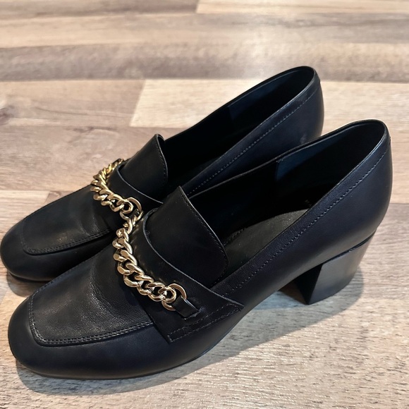 Marc Fisher Black Leather Heeled Loafers Size 6M W/ Gold Chain across the top - Picture 1 of 5